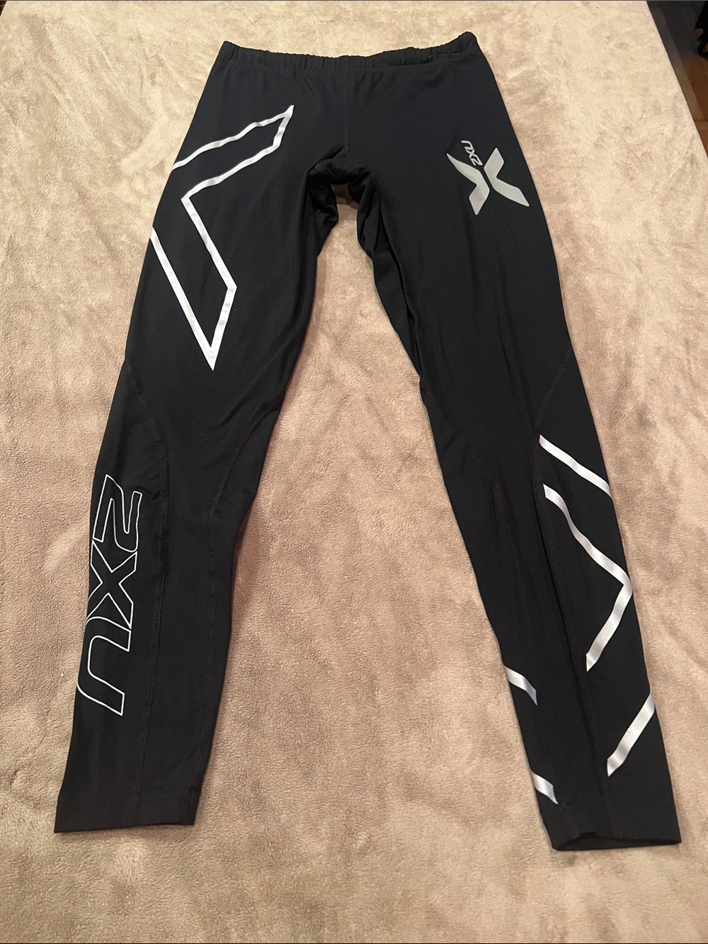2XU Black Compression Leggings with Silver Reflective Accents ankle length